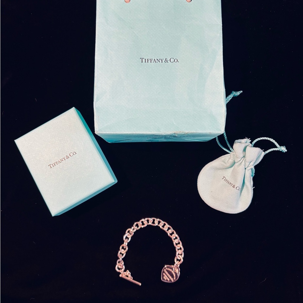 Return to Tiffany & Co. Silver Heart Charm Bracelet - Picture 8 of 9